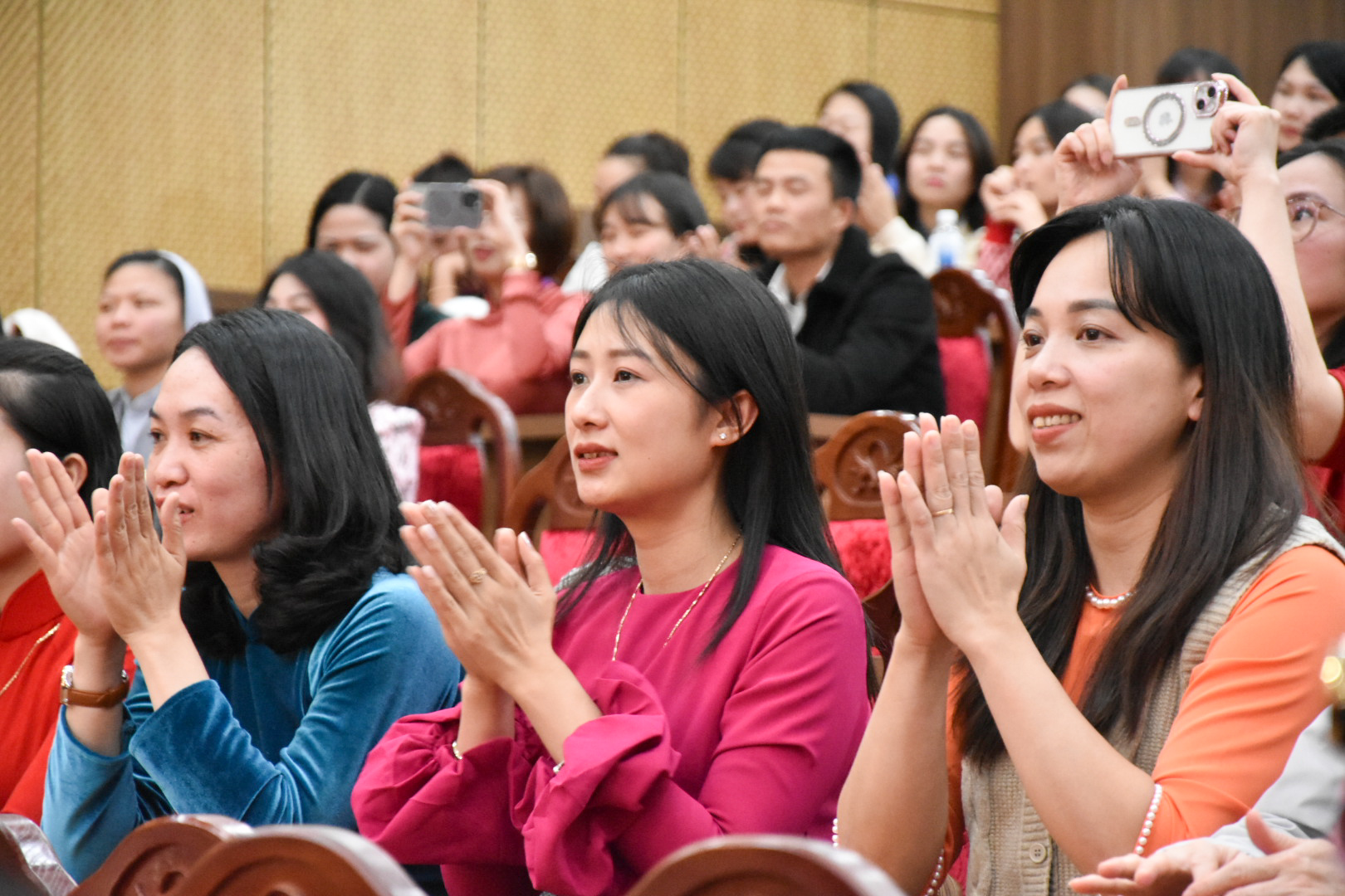 Giáo viên đạt giải tại các hội thi tham dự hội nghị 