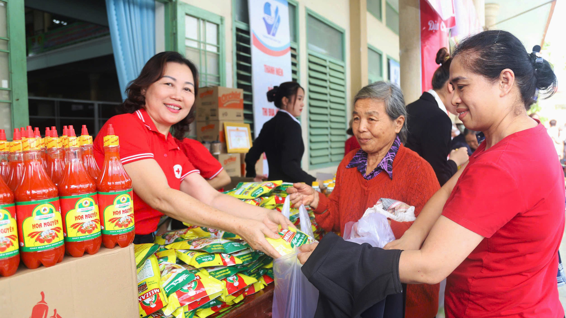 Chung tay vì người yếu thế