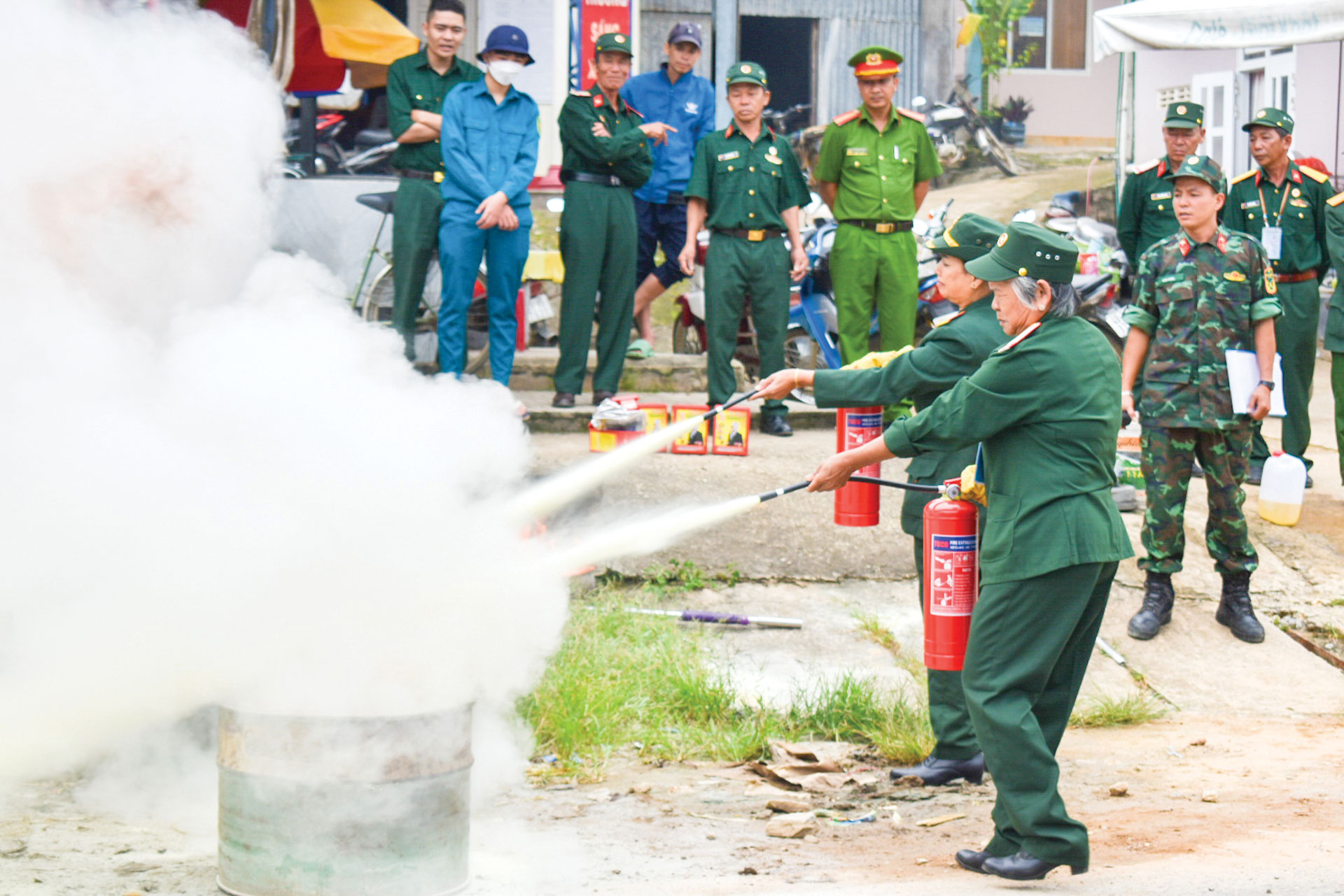 Nhiều Mô hình như Cổng rào an ninh, Câu lạc bộ CCB phòng cháy, chữa cháy
phát huy hiệu quả và được nhân rộng