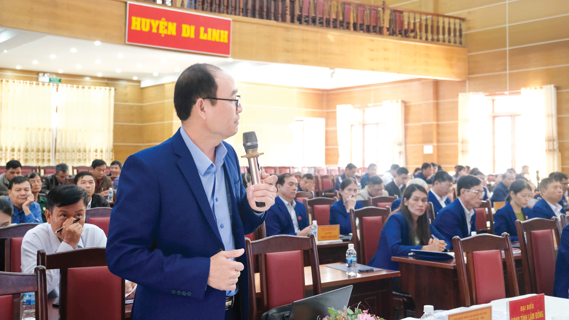 HĐND huyện Di Linh luôn dành nhiều thời gian để các đại biểu chất vấn
và trả lời chất vấn các kiến nghị mà cử tri quan tâm