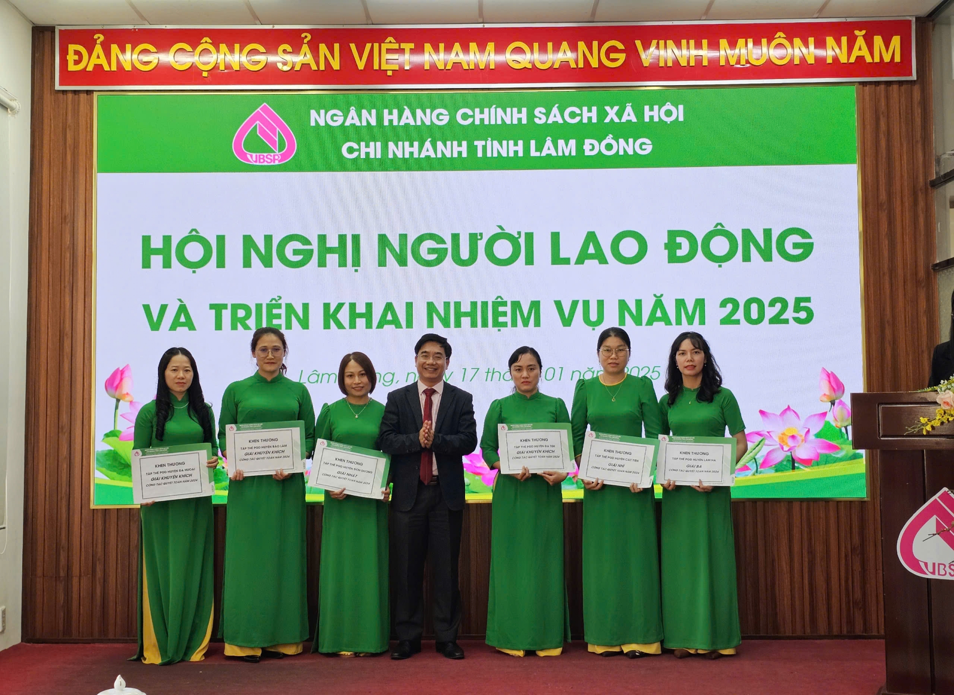 Khen thưởng các tập thể hoàn thành tốt công tác quyết toán năm 2024