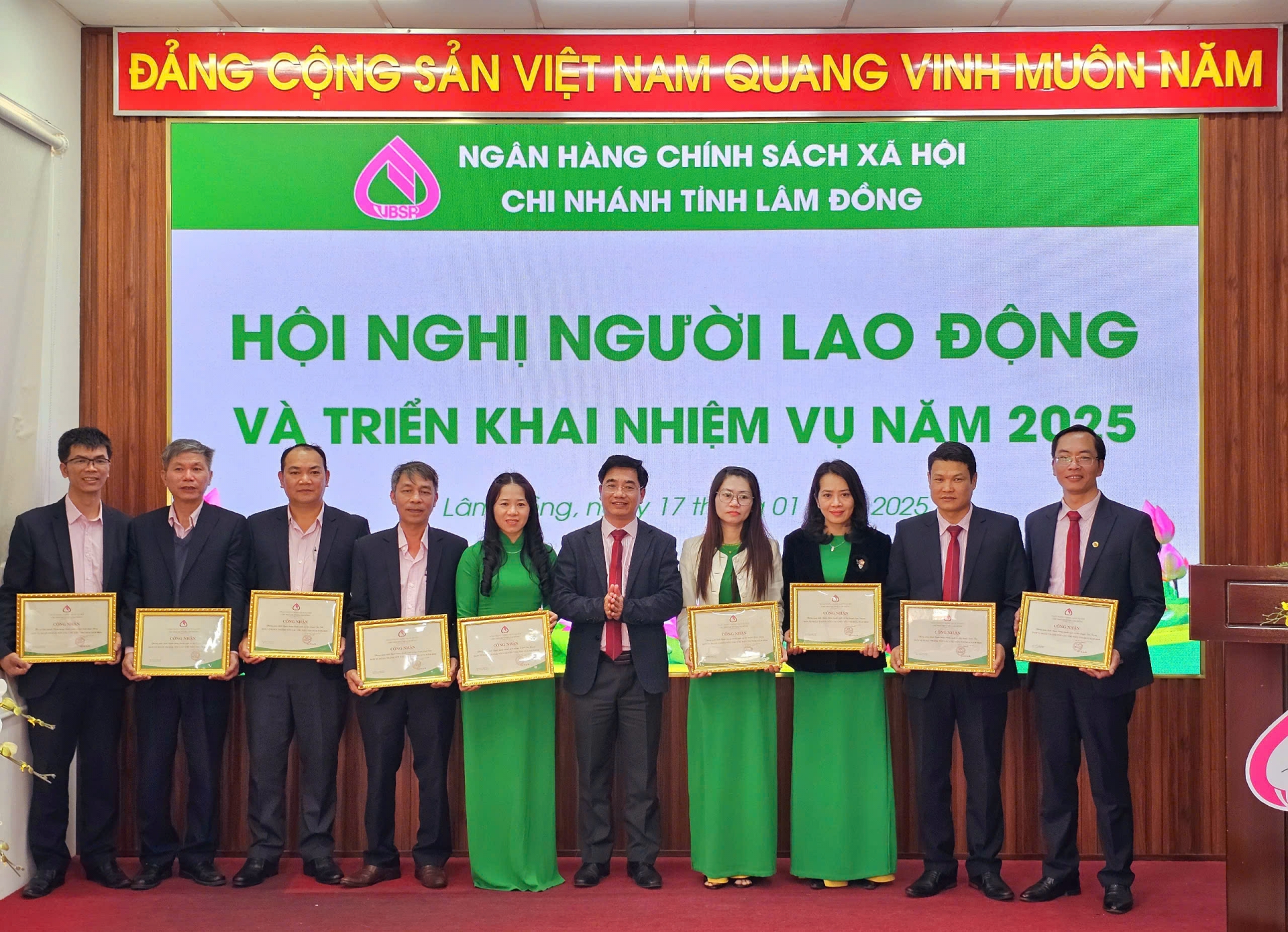 Khen thưởng các đơn vị có thành tích Vốn Ngân sách địa phương tăng ngay từ đầu năm 2025