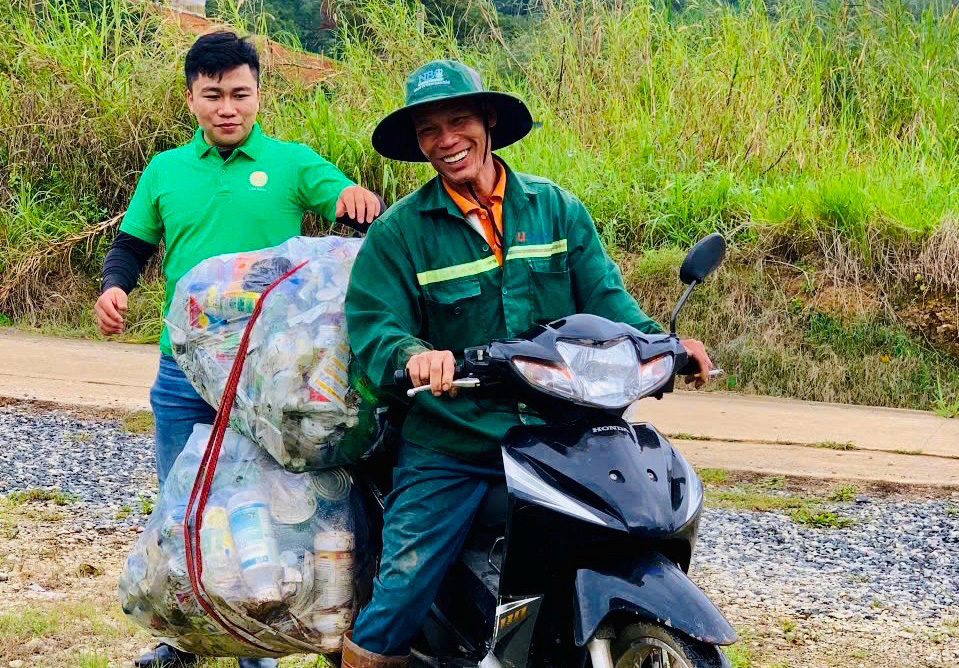 Thu gom rác thải nông nghiệp nguy hại đổi lấy quà được nông dân Đà Lạt hưởng ứng tích cực