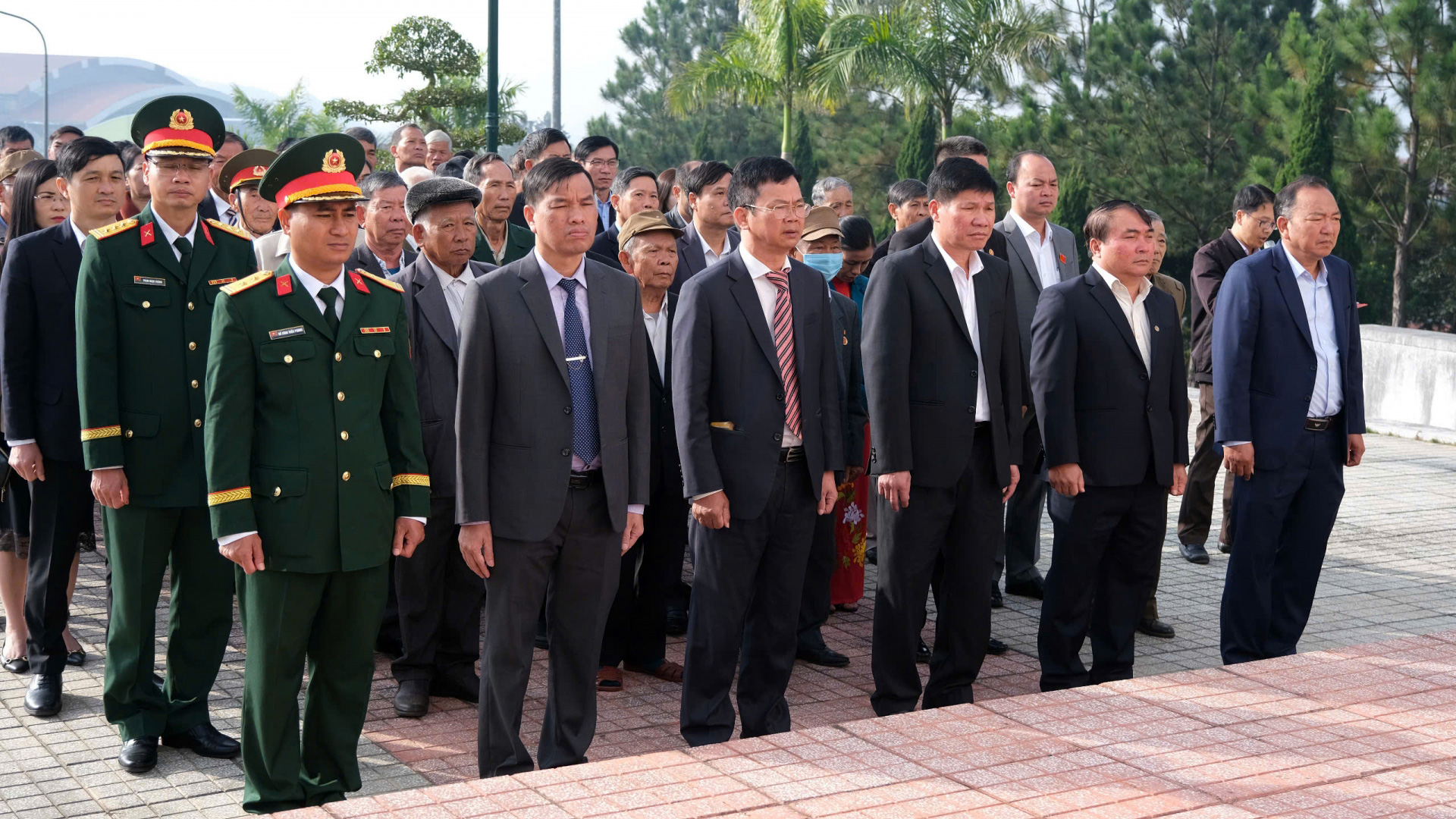 Lâm Hà tổ chức viếng Đài tưởng niệm liệt sĩ