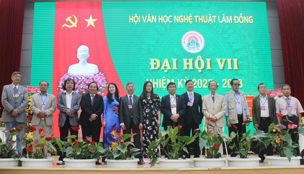 Nhà thơ Thanh Dương Hồng được bầu giữ chức Chủ tịch Hội Văn học Nghệ thuật Lâm Đồng