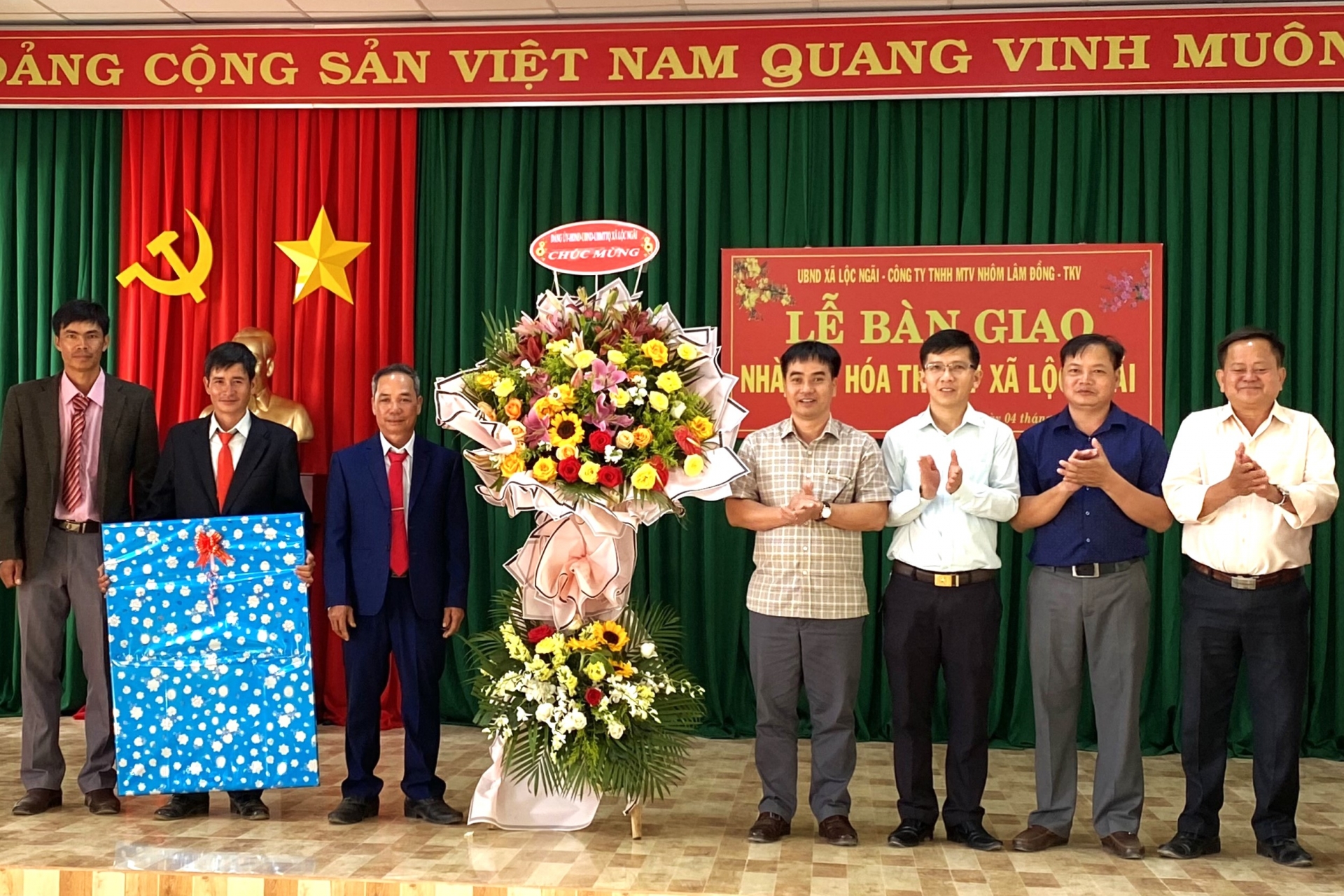 Bảo Lâm: Công ty nhôm Lâm Đồng bàn giao Nhà văn hóa tại xã Lộc Ngãi