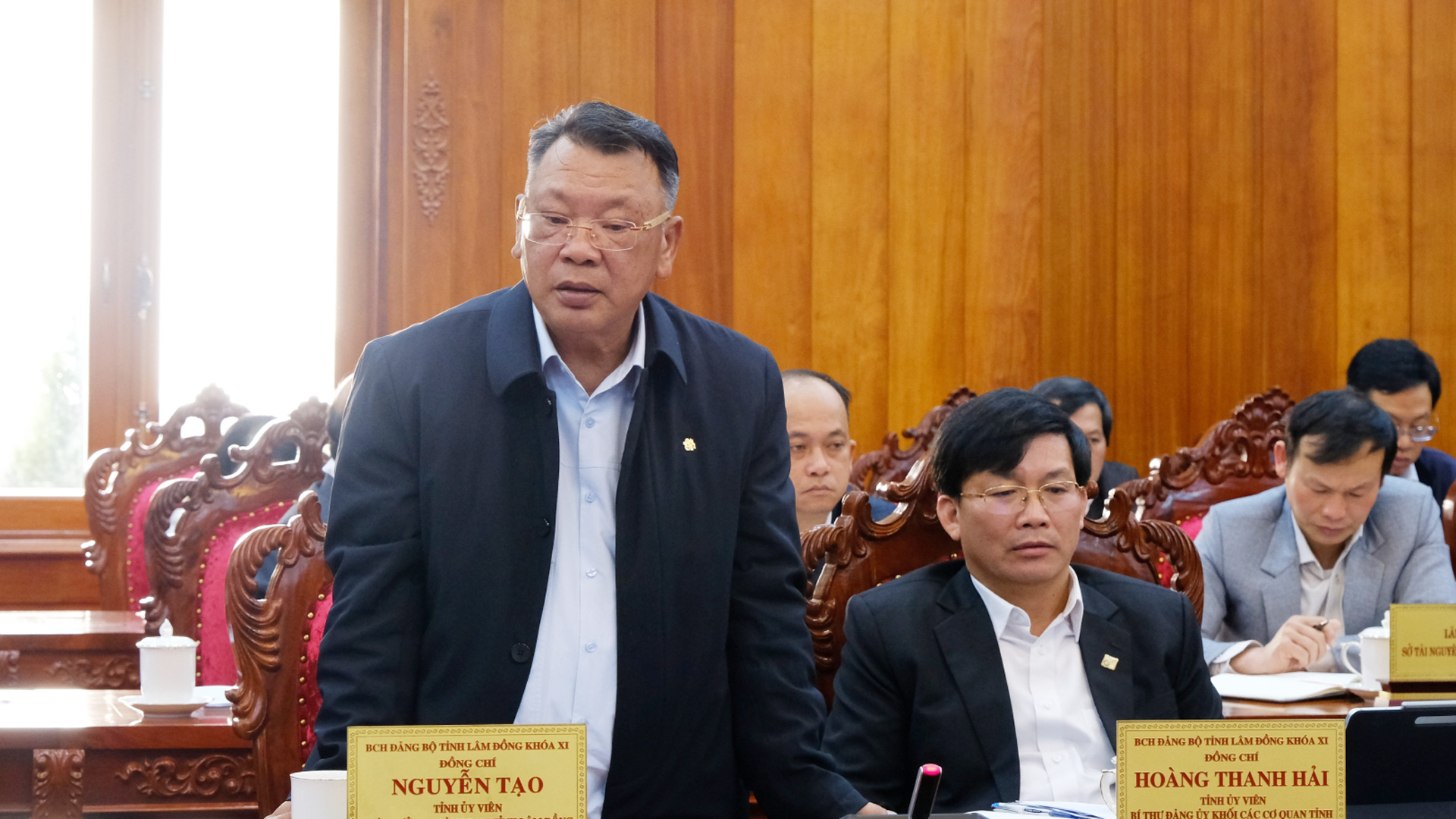Đồng chí Nguyễn Tạo – Phó trưởng Đoàn Đại biểu Quốc hội tỉnh đóng góp ý kiến tại hội nghị