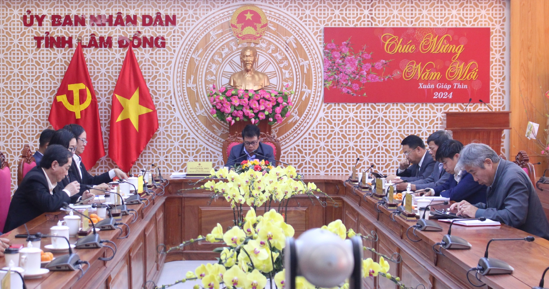 Phó Chủ tịch UBND tỉnh Nguyễn Ngọc Phúc và lãnh đạo các sở, ban, ngành tỉnh Lâm Đồng dự diễn đàn tại điểm cầu UBND tỉnh Lâm Đồng