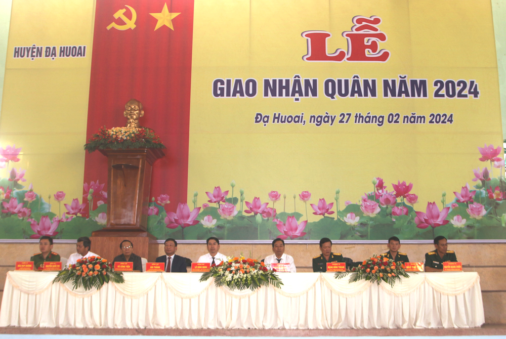 Các đại biểu dự Lễ giao nhận quân năm 2024 tại huyện Đạ Huoai