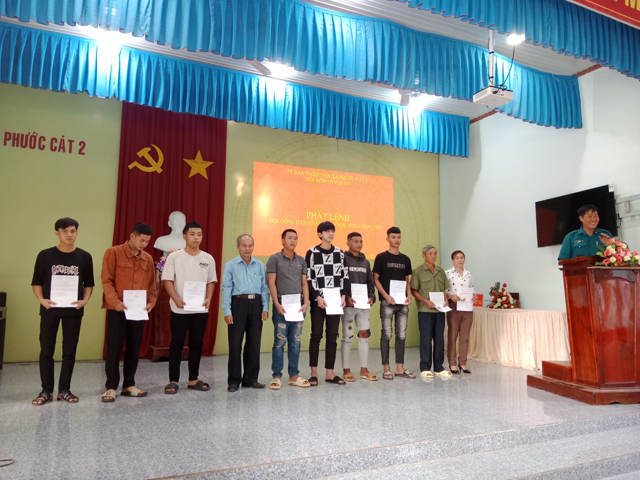 Cát Tiên: Trao lệnh gọi công dân nhập ngũ cho 89 thanh niên