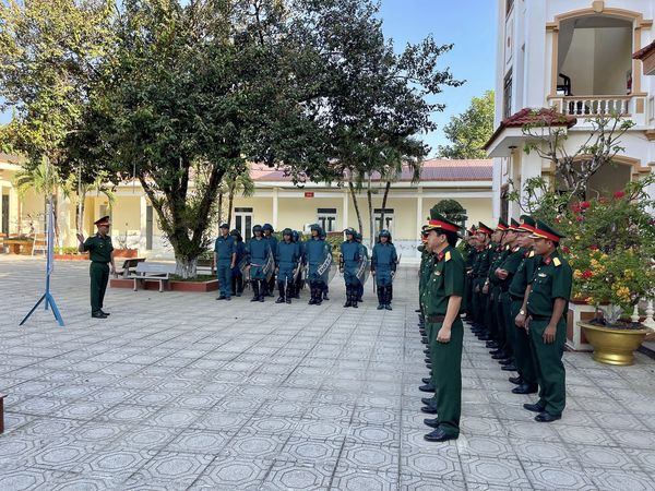 Lực lượng vũ trang huyện Cát Tiên bố trí lực lượng trực chiến phù hợp với tổ chức biên chế ở từng đơn vị. 