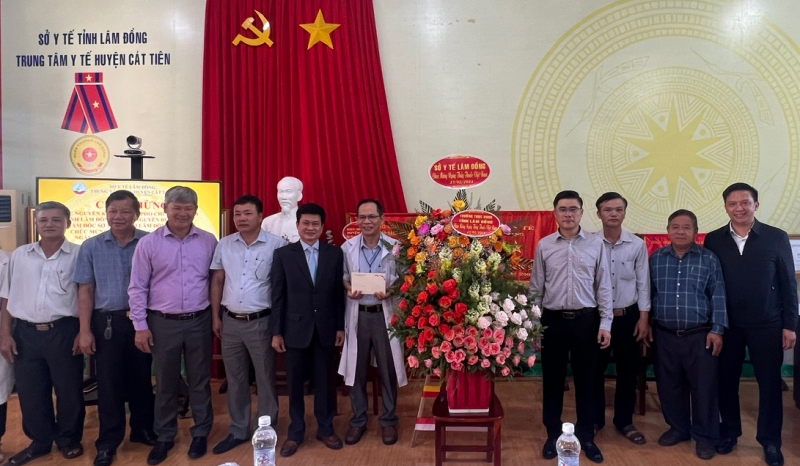 Thăm, tặng quà Trung tâm Y tế huyện Cát Tiên, Đạ Tẻh nhân Ngày Thầy thuốc Việt Nam