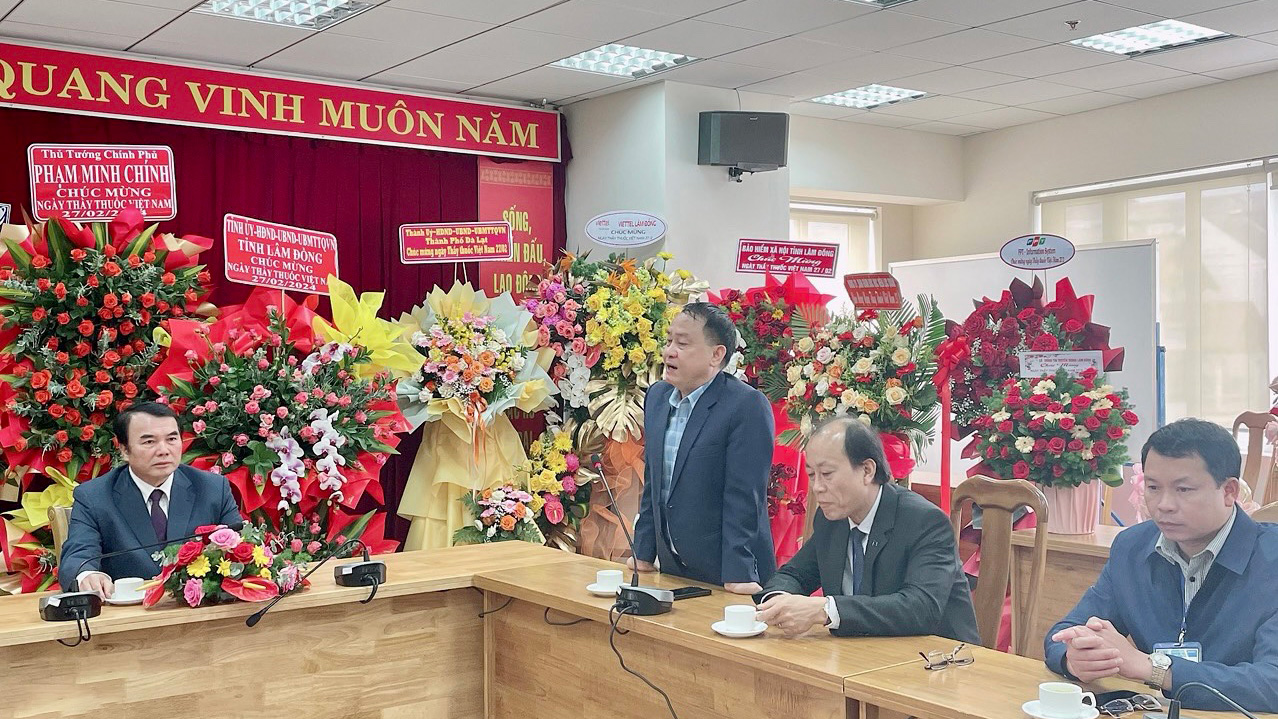Thay mặt ngành Y tế Lâm Đồng, BSCKII Trịnh Văn Quyết – Phó Giám đốc Sở Y tế Lâm Đồng phát biểu cảm ơn sự quan tâm của Thủ tướng Chính phủ và lãnh đạo tỉnh Lâm Đồng