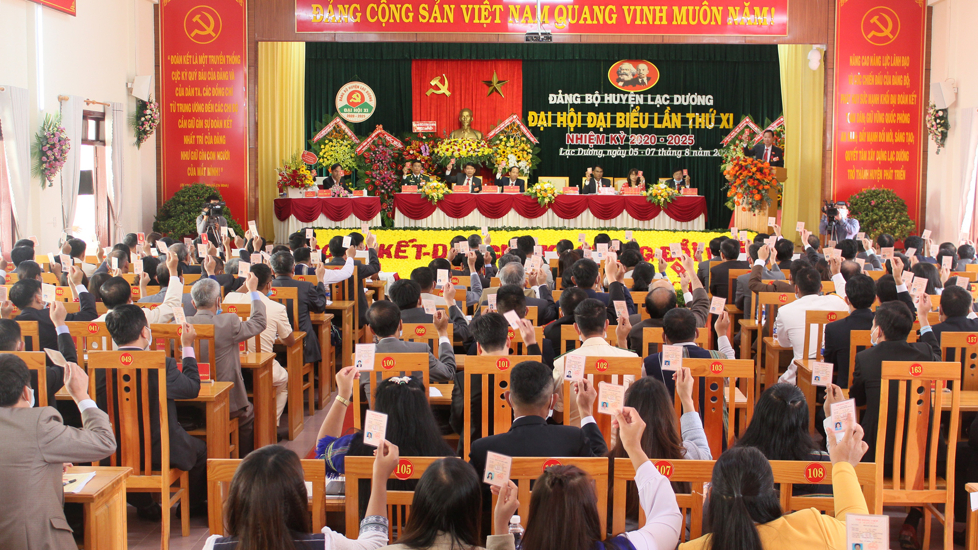 Quang cảnh Đại hội đại biểu Đảng bộ huyện Lạc Dương lần thứ XI, nhiệm kỳ 2020 - 2025