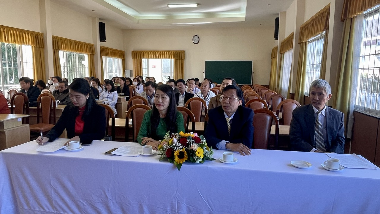 Đại biểu ngành Y tế Lâm Đồng tham dự buổi lễ