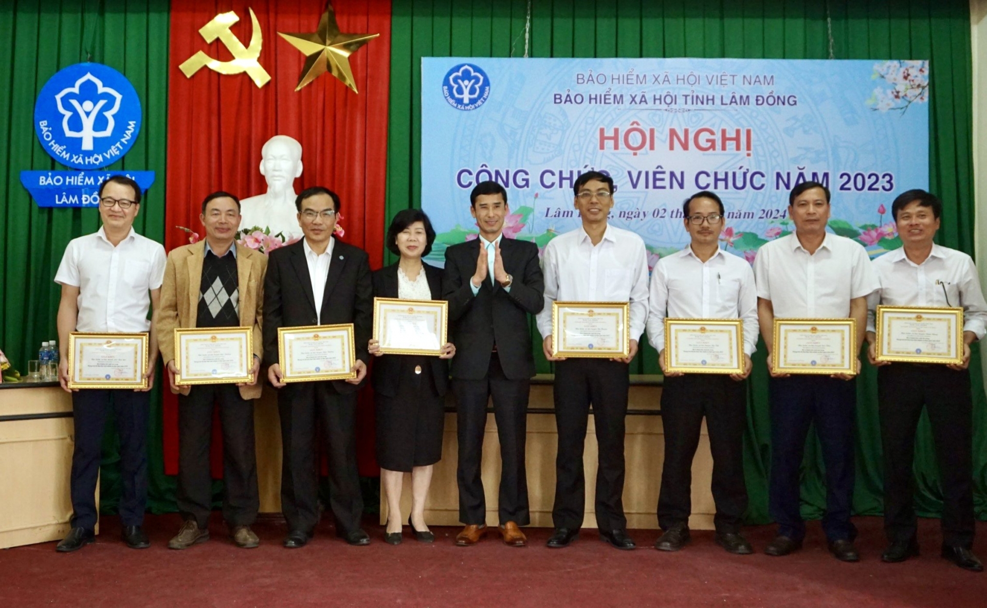 BHXH tỉnh Lâm Đồng khen thưởng các điển hình có thành tích tốt trong năm 2023