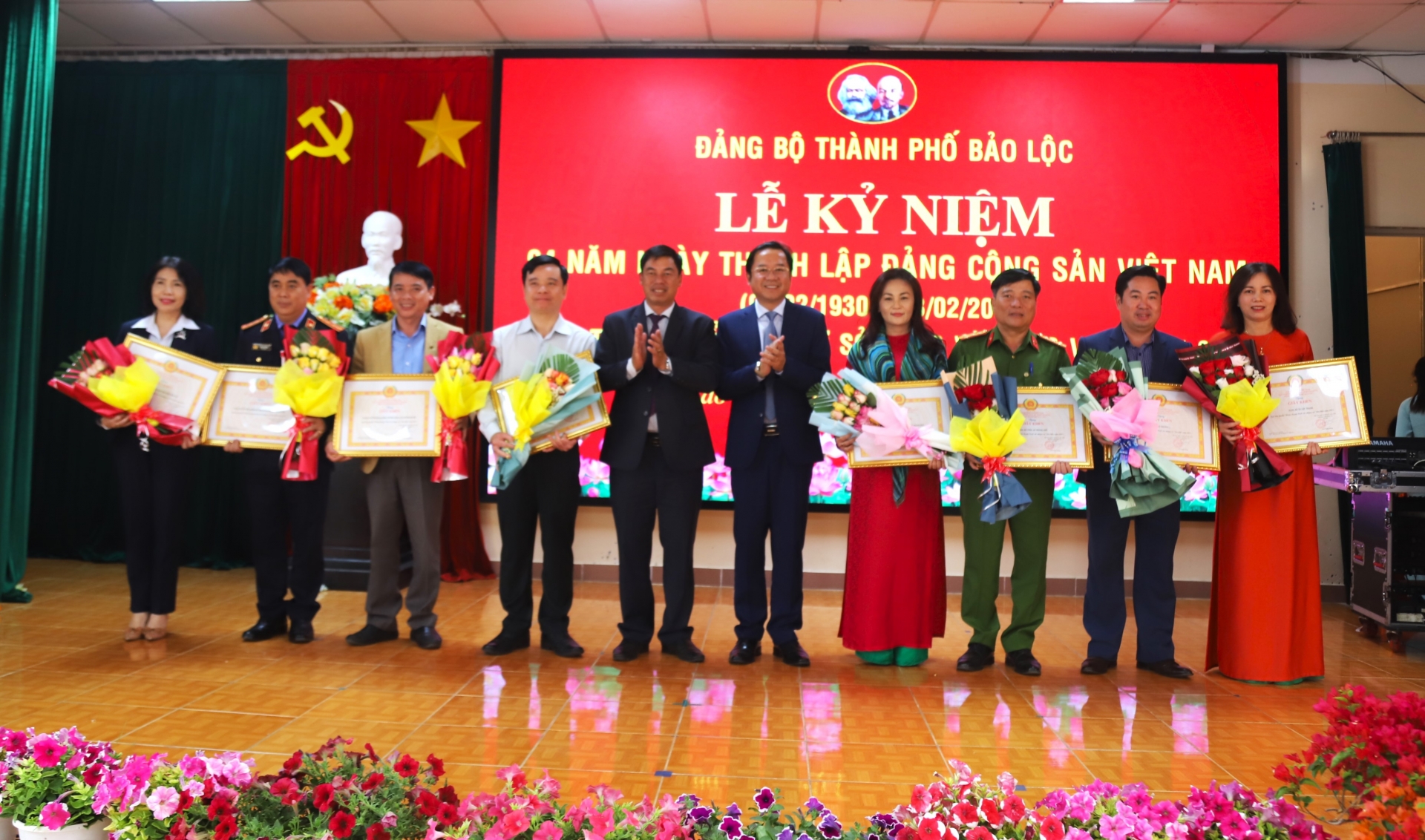 Các tổ chức cơ sở Đảng hoàn thành xuất sắc nhiệm vụ năm 2023 nhận khen thưởng của Thành ủy Bảo Lộc