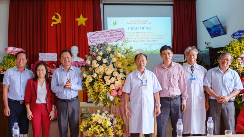 Bảo Lộc: Thăm, chúc mừng các cơ quan y tế nhân Ngày Thầy thuốc Việt Nam