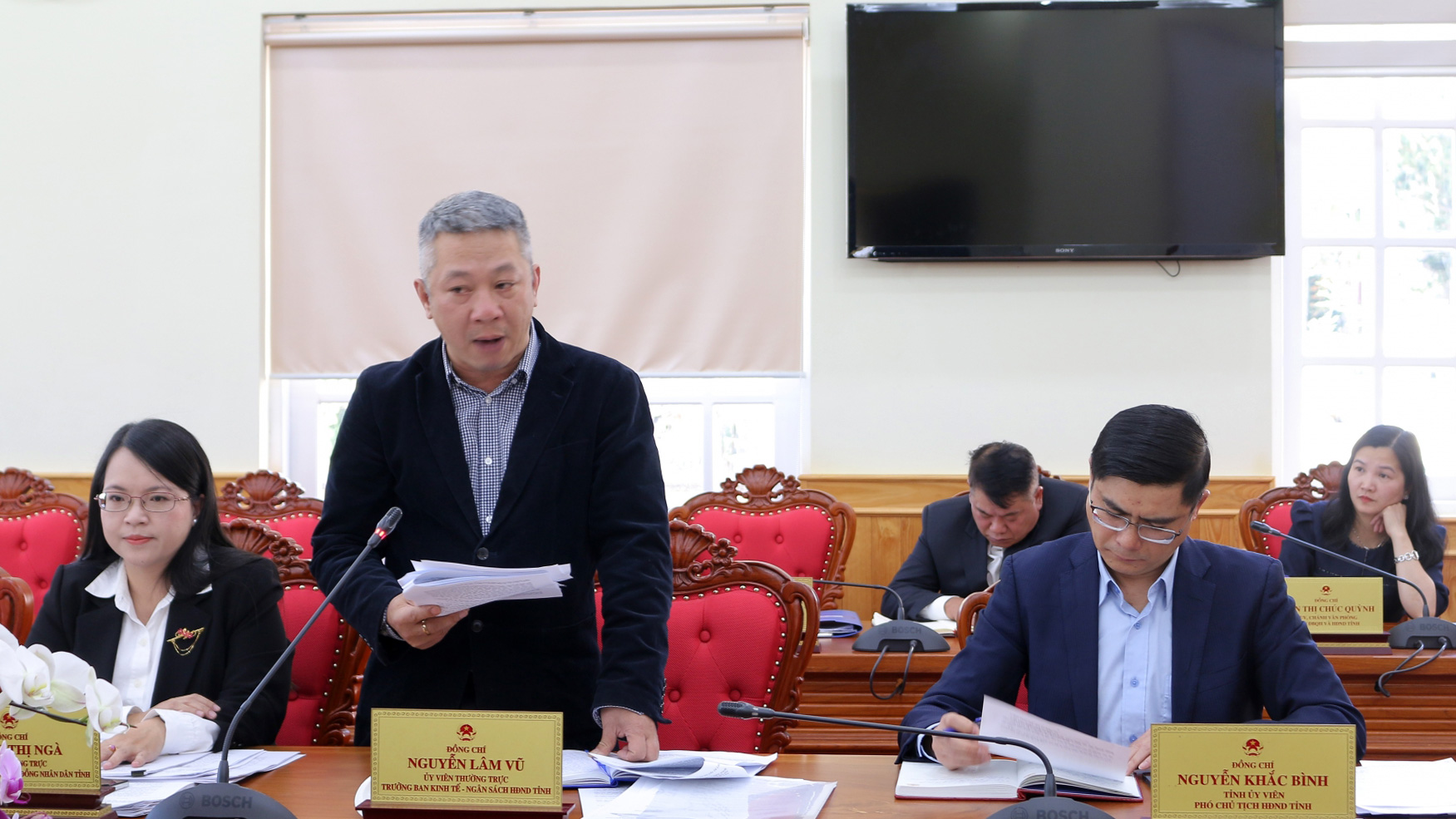 Lãnh đạo các Ban của HĐND tỉnh phát biểu ý kiến tại phiên họp