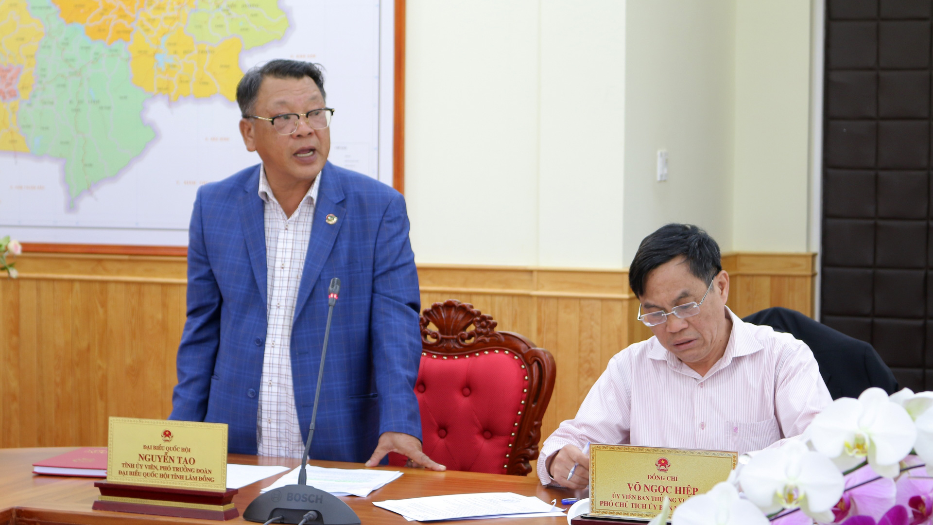 Phó Trưởng đoàn ĐBQH tỉnh Lâm Đồng Nguyễn Tạo cho ý kiến tại phiên họp