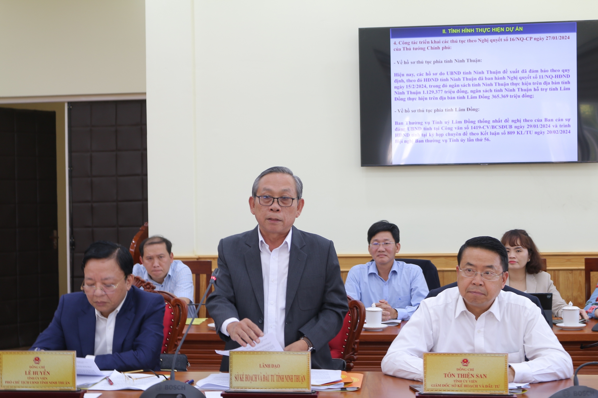 Lãnh đạo Sở Kế hoạch và Đầu tư tỉnh Ninh Thuận báo cáo tình hình thực hiện dự án