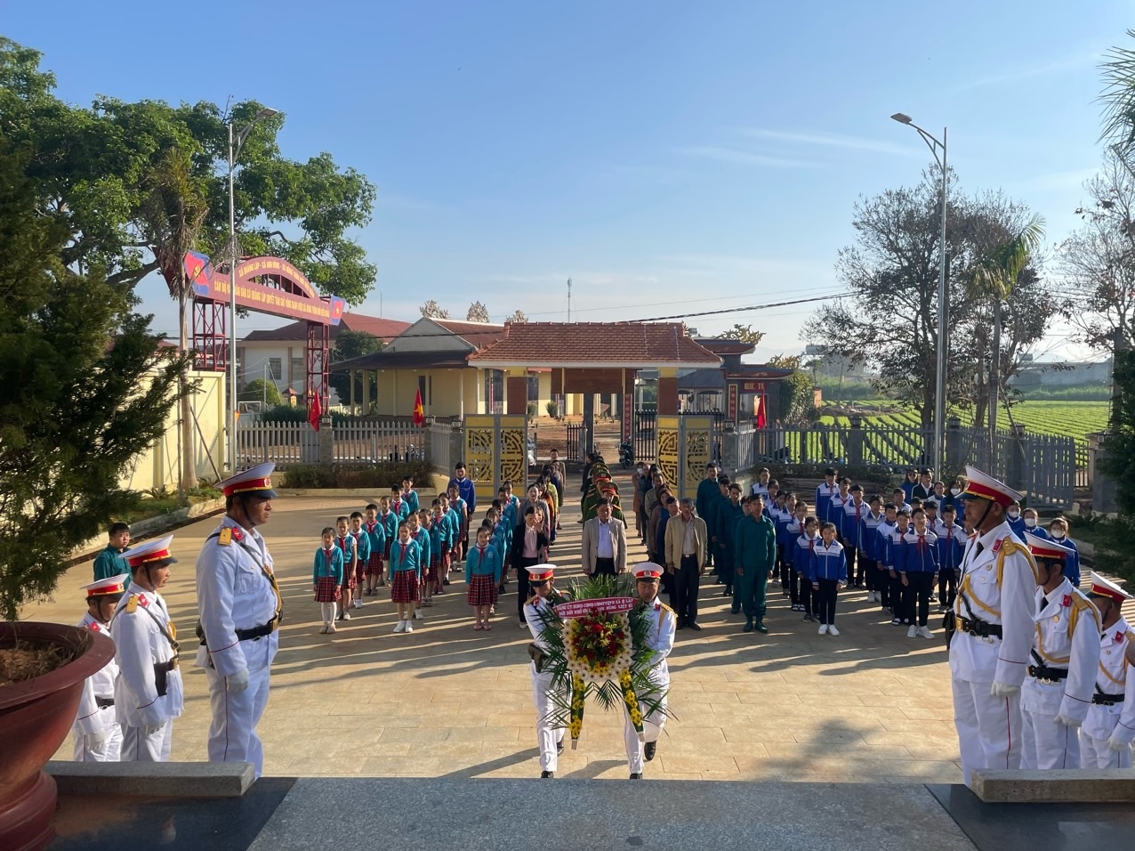 Đơn Dương: Viếng nghĩa trang liệt sĩ nhân kỷ niệm 94 năm Ngày thành lập Đảng Cộng sản Việt Nam