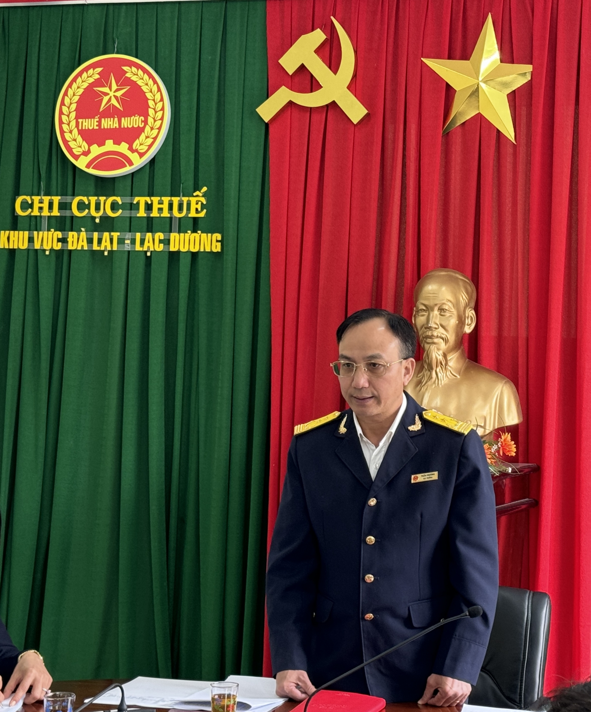 Cục trưởng Cục thuế tỉnh Lâm Đồng Trần Phương phát biểu tại buổi làm việc