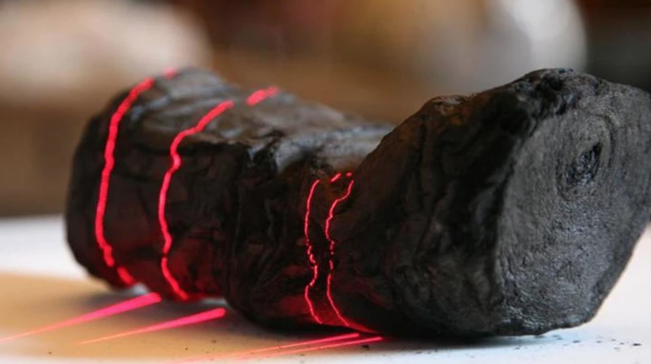AI giải mã nội dung cuộn giấy 2.000 năm tuổi bị cháy xém trong thảm họa Pompeii