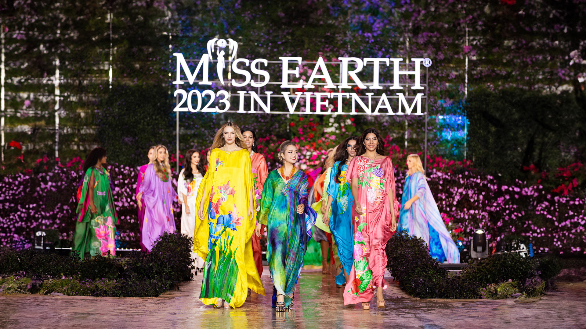 Các trang phục của thí sinh Miss Earth gắn với ý nghĩa bảo vệ hành tinh xanh