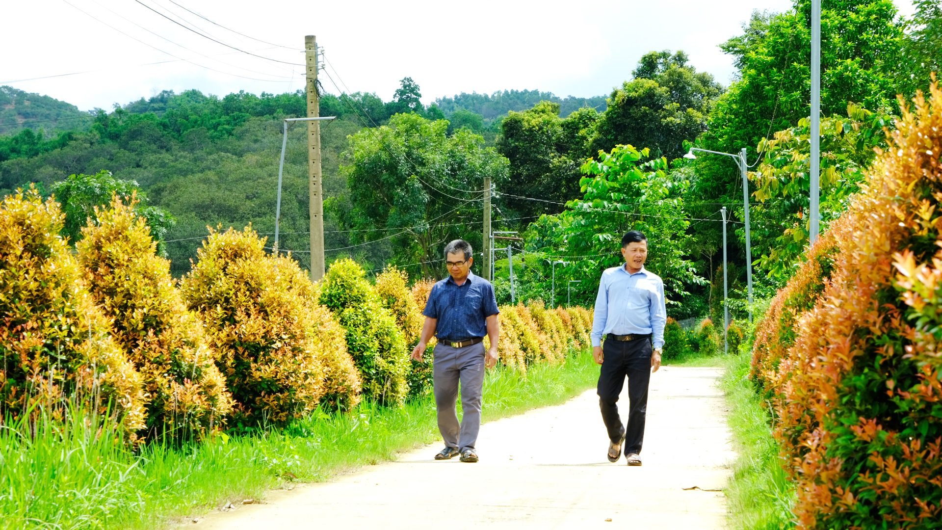 Phong trào xây dựng tuyến đường “Sáng - Xanh - Sạch - Đẹp” được nhiều địa phương trong huyện Cát Tiên tích cực hưởng ứng