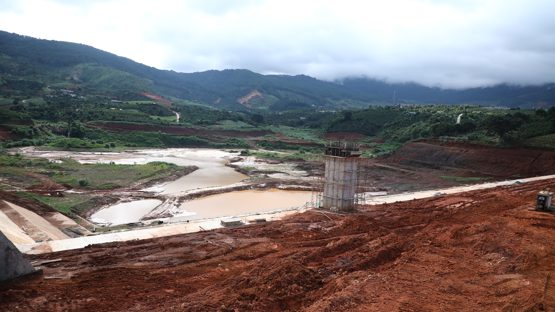 Dự án Hồ chứa nước Đông Thanh tạm dừng thi công do sụt lún, sạt trượt đất