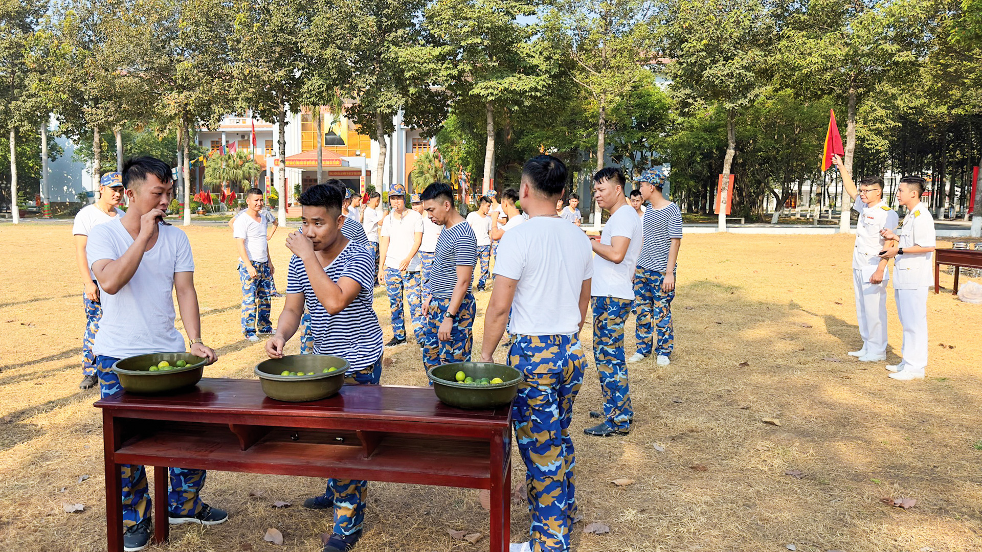 Đoàn viên, thanh niên Chi đoàn tàu Trường Sa tích cực tham gia các phong trào,
hoạt động Đoàn