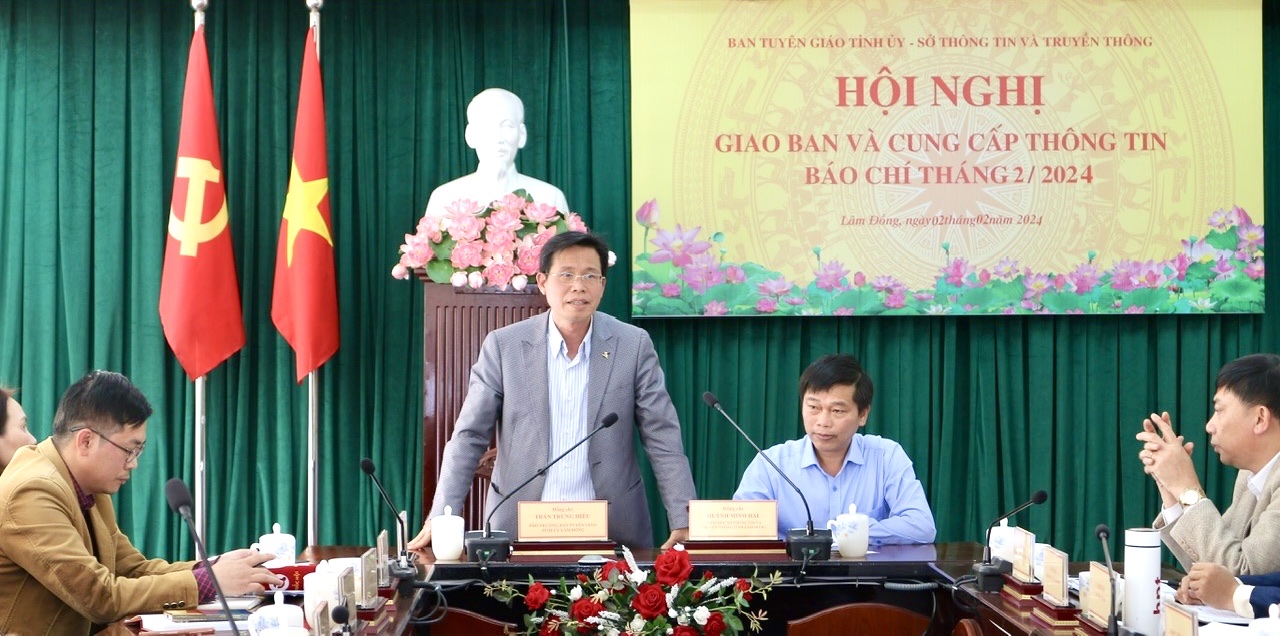Phó Trưởng Ban Thường trực Ban Tuyên giáo Tỉnh ủy Trần Trung Hiếu định hướng thông tin tuyên truyền trong tháng 2