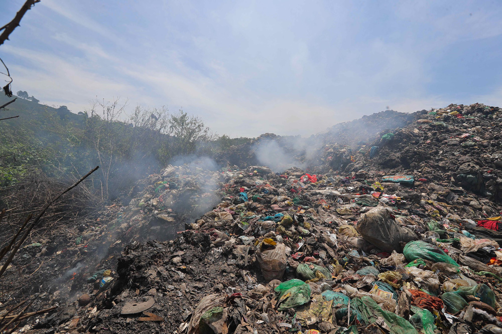 Bãi rác ở Lâm Hà cháy âm ỉ không dứt