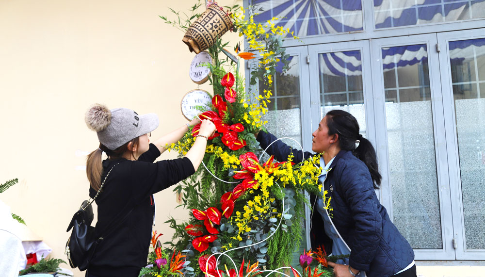Bảo Lộc: Sôi nổi hội thi cắm hoa nghệ thuật “Kết nối, hòa nhập và phát triển”
