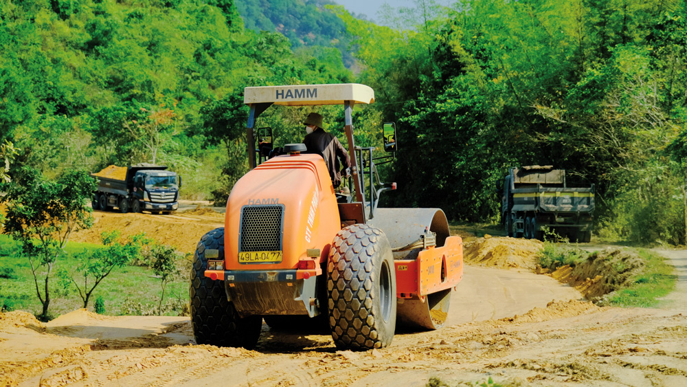 Sôi nổi Phong trào Hiến đất làm đường trong xây dựng nông thôn mới ở Nam Ninh