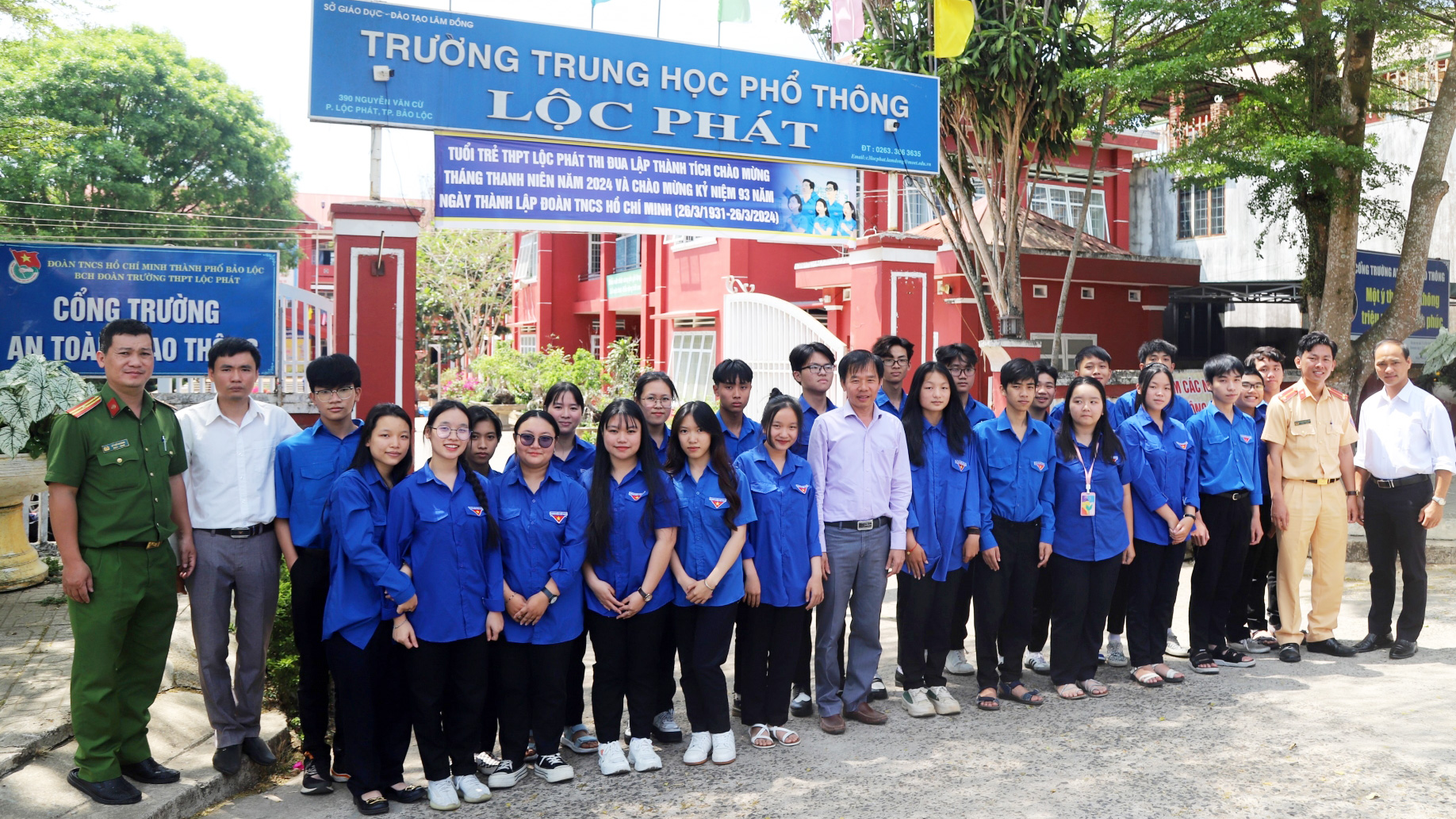 Trường THPT Lộc Phát ra mắt Mô hình Cổng trường an toàn giao thông
