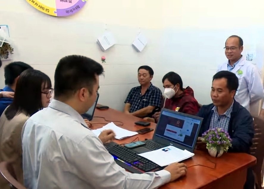 Duy trì Mô hình điểm chuyển đổi số hỗ trợ đổi giấy phép lái xe trực tuyến tại Trung tâm Y tế huyện Di Linh
