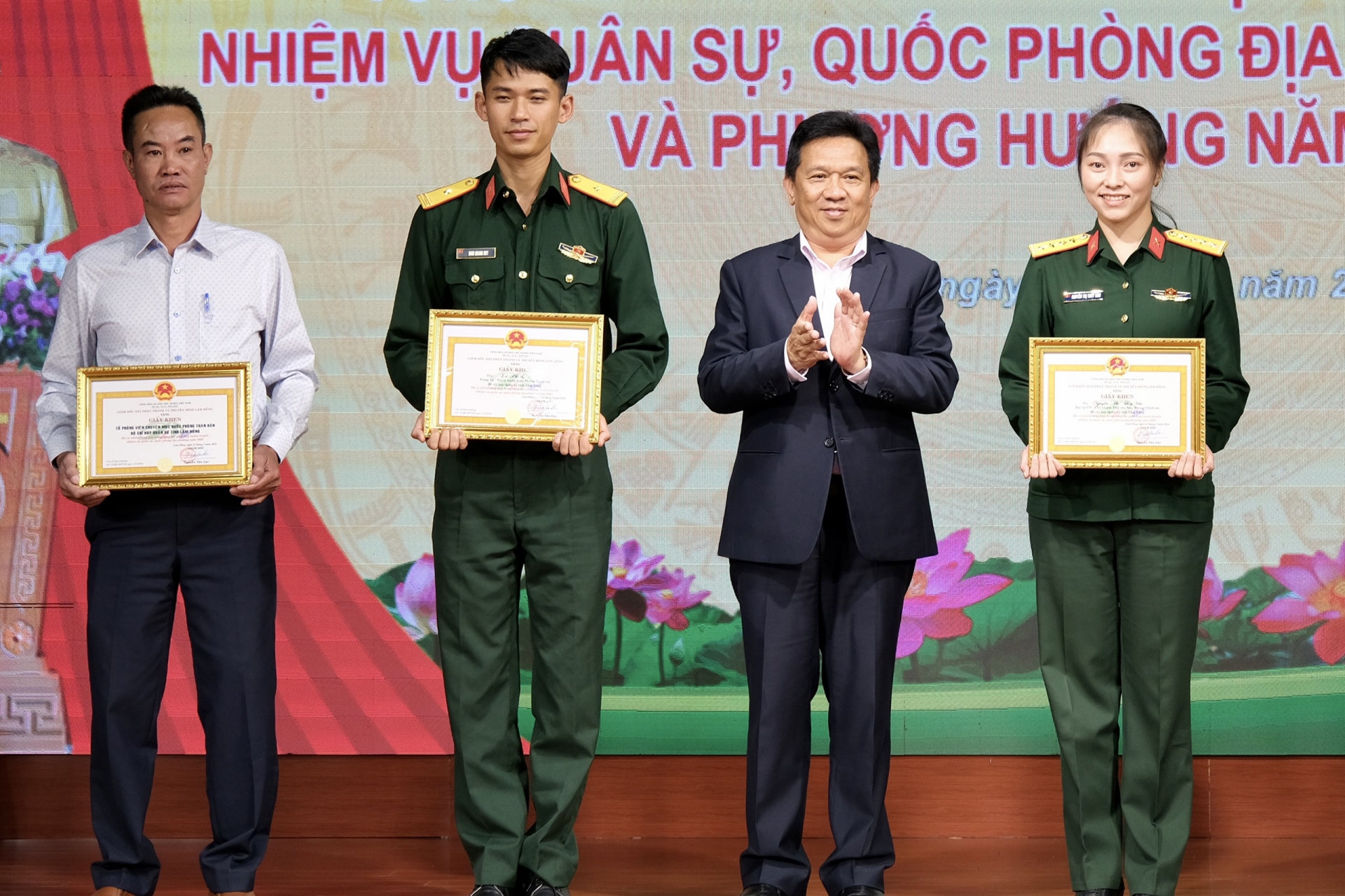 Khen thưởng các tập thể, cá nhân cá nhân có thành tích xuất sắc trong công tác phối hợp tuyên truyền nhiệm vụ quân sự, quốc phòng địa phương năm 2023