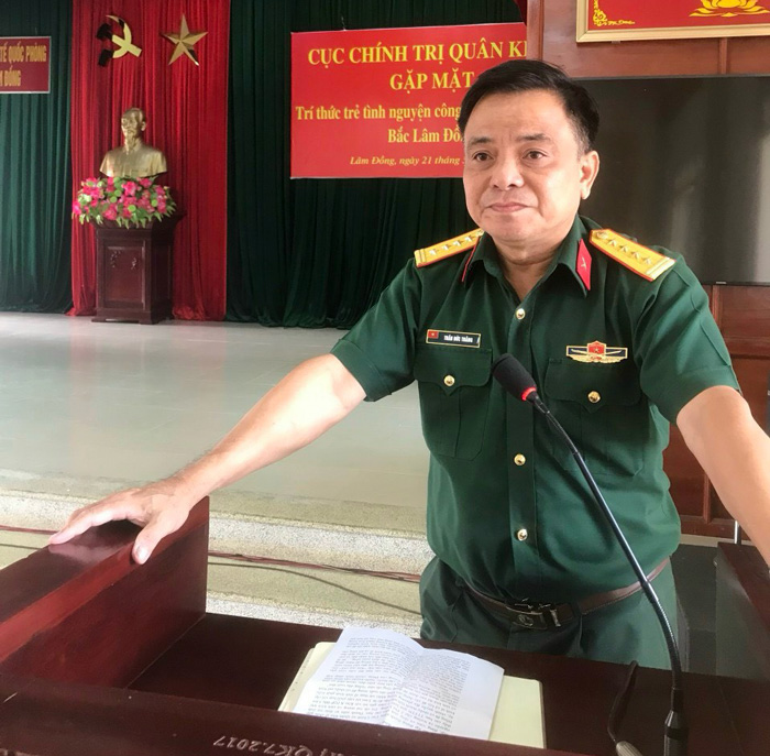Đại tá Trần Đức Thắng - Phó Chủ nhiệm chính trị Quân khu 7 đánh giá cao kết quả hoạt động của tri thức trẻ tình nguyện tại Đoàn KTQP Lâm Đồng
