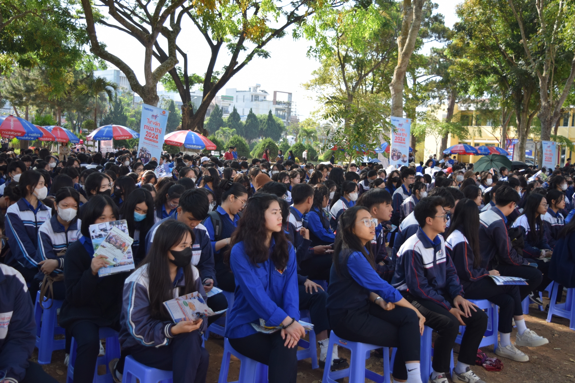 Các em học sinh tham dự chương trình