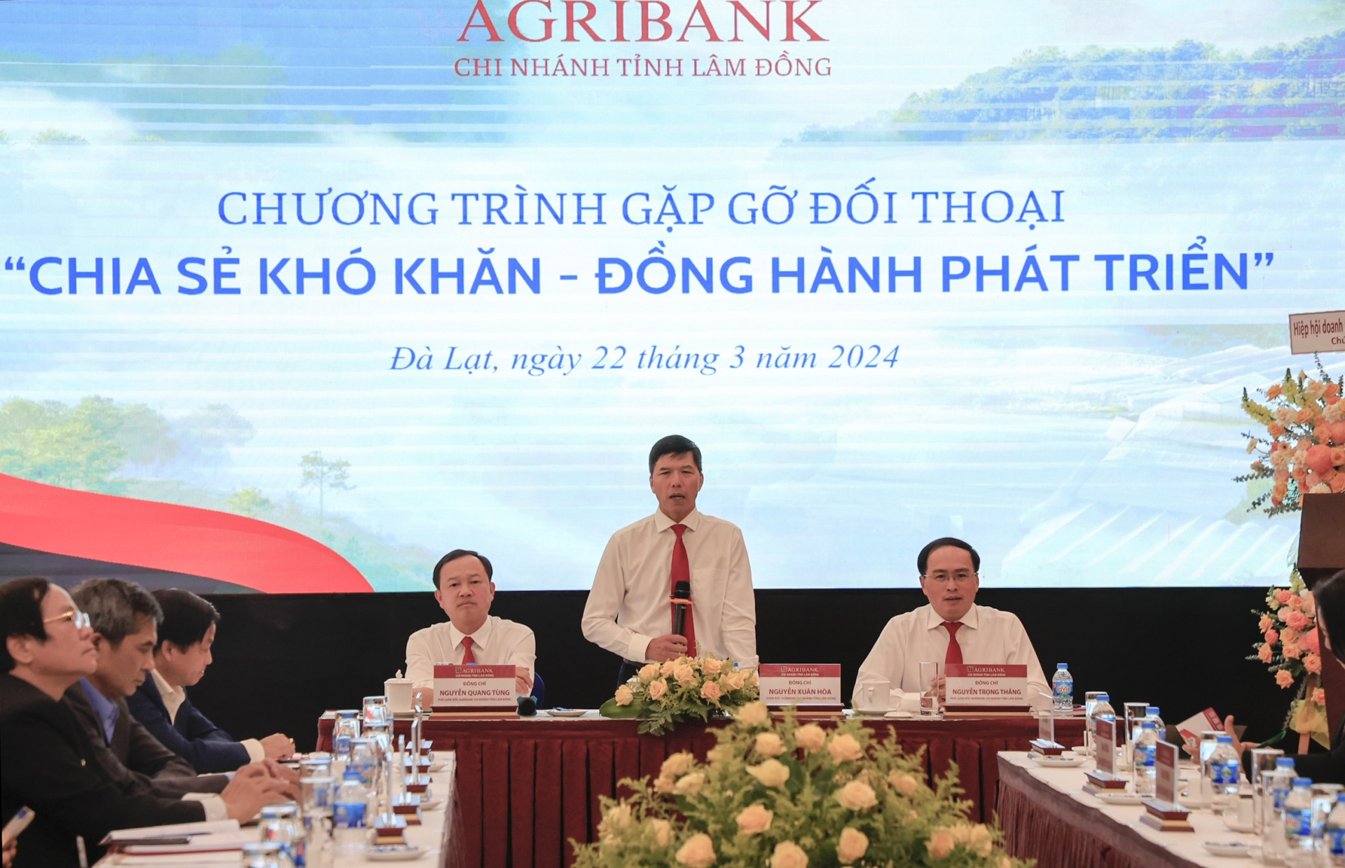 Ban lãnh đạo Agribank chi nhánh tỉnh Lâm Đồng điều hành Hội nghị
