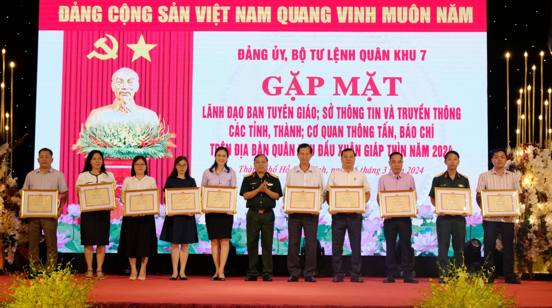 Bộ Tư lệnh Quân khu 7 gặp mặt lãnh đạo Ban Tuyên giáo, Sở TTTT và các cơ quan báo chí trên địa bàn