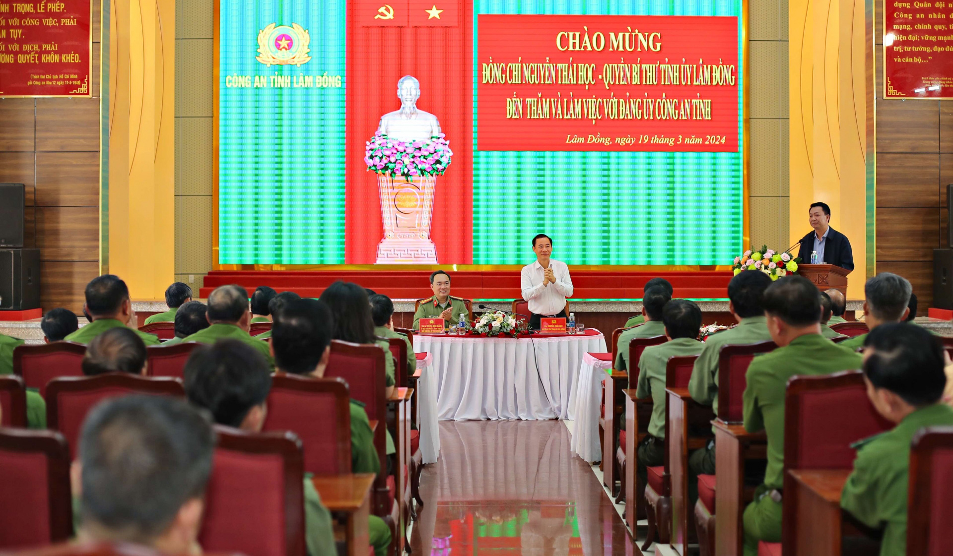 Quang cảnh buổi làm việc của Quyền Bí thư Tỉnh ủy Lâm Đồng với Đảng ủy Công an tỉnh 