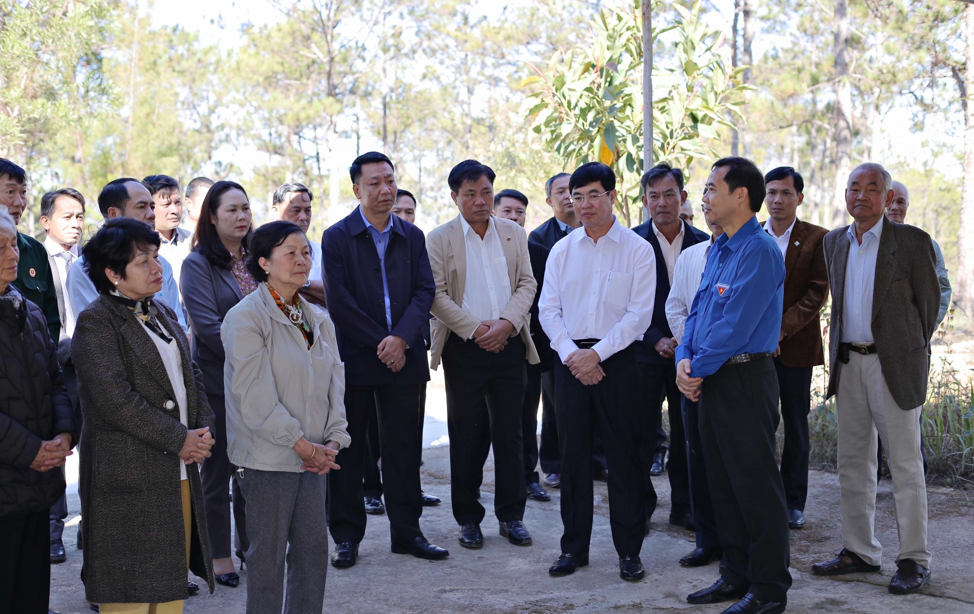 Đồng chí Nguyễn Thái Học, Quyền Bí thư Tỉnh uỷ Lâm Đồng cùng các đồng chí lãnh đạo Tỉnh uỷ, Thành uỷ Đà Lạt,..cùng đại diện gia đình liệt sĩ, các gia đình cơ sở cách mạng, cán bộ chiến sĩ công tác, hoạt động chiến đấu ở hướng Đông Bắc Đà Lạt ôn lại những ngày tháng hào hùng và thể hiện tấm lòng biết ơn vô hạn với anh hùng liệt sĩ đã hy sinh anh dũng trong cuộc kháng chiến chống Mỹ cứu nước.