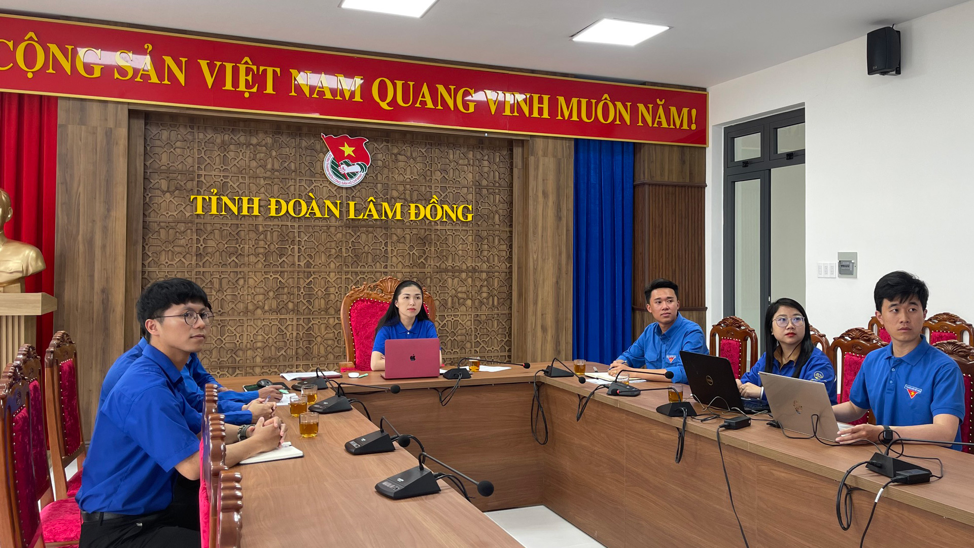 Cán bộ Đoàn, đoàn viên, thanh niên tham gia theo dõi Diễn đàn tại điểm cầu Tỉnh Đoàn Lâm Đồng