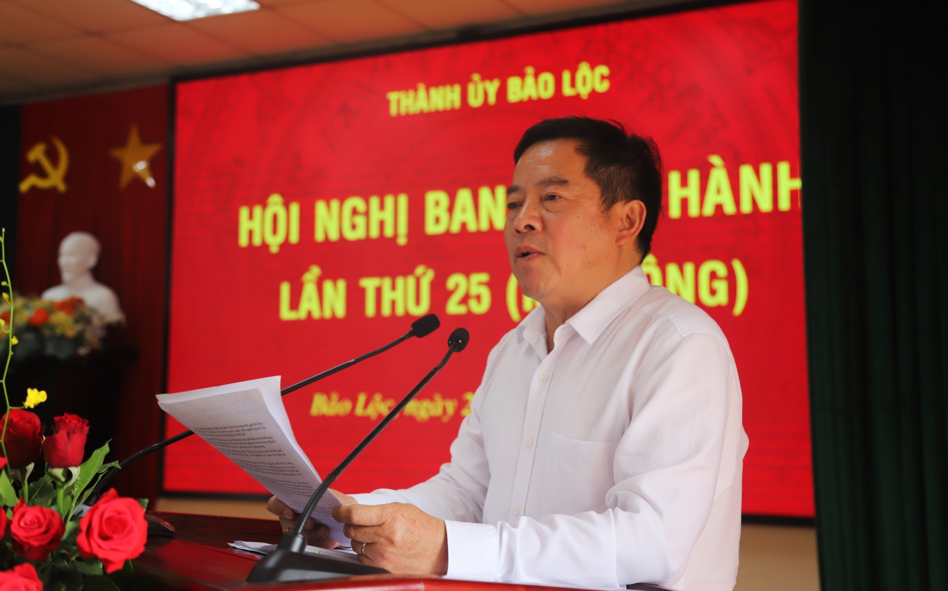 Chủ tịch UBND TP Bảo Lộc phát biểu tại hội nghị