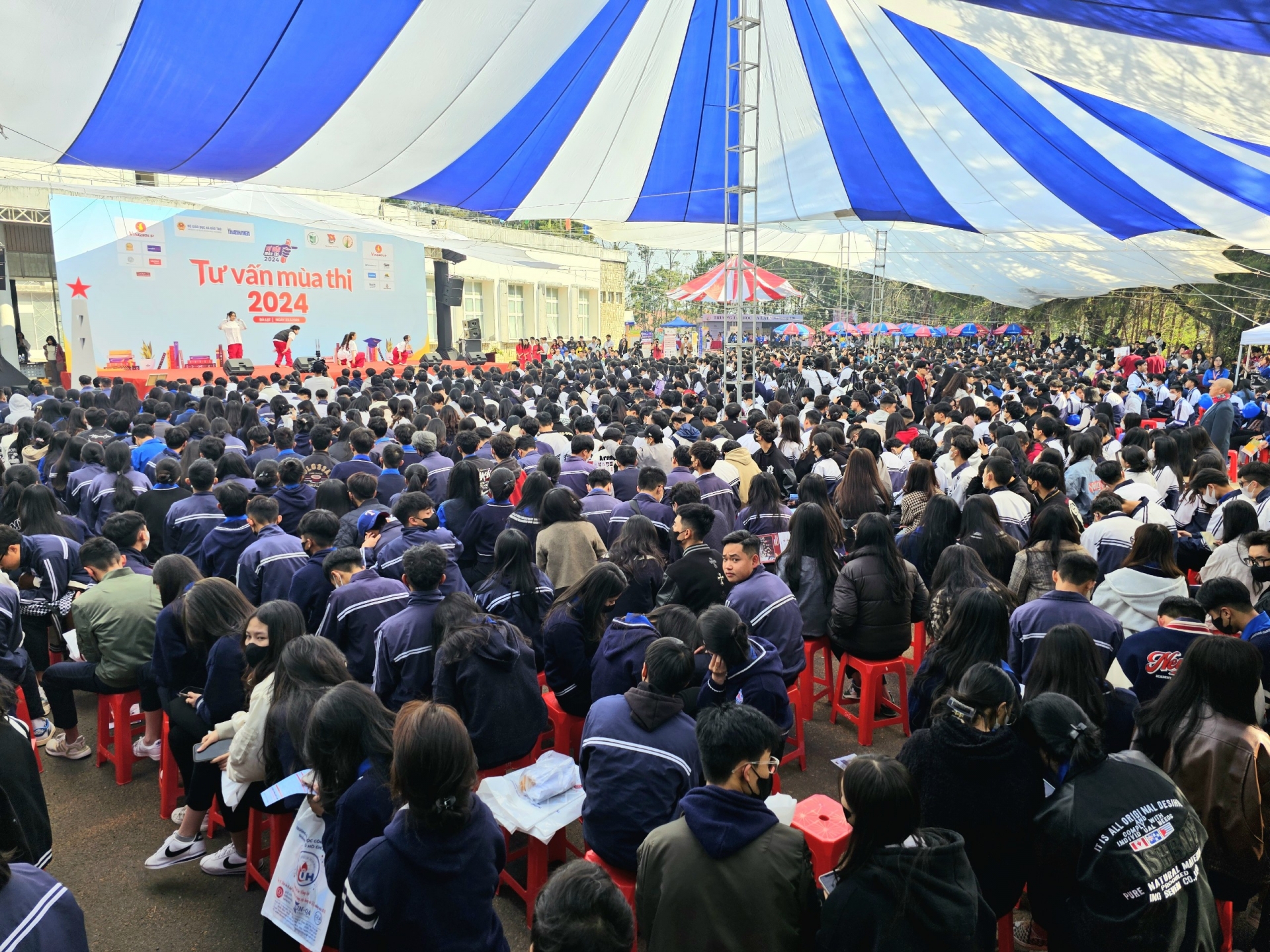 Gần 2.000 học sinh tham dự ngày hội Tư vấn mùa thi tại Đà Lạt