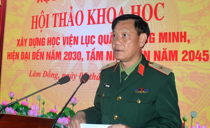 Thiếu tướng Đỗ Minh Xương - Giám đốc Học viện Lục quân phát biểu chỉ đạo tại hội thảo