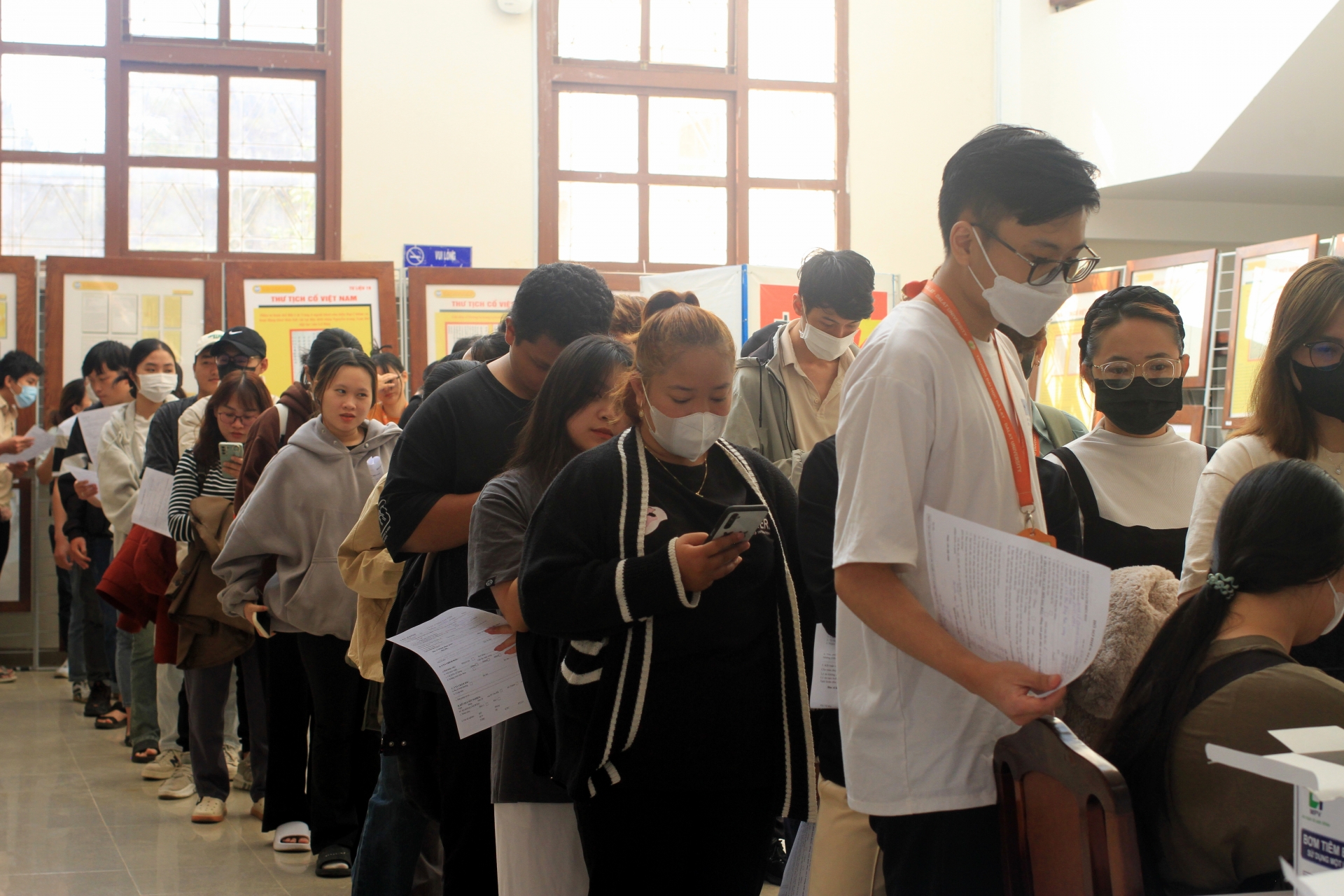 Hàng trăm sinh viên Trường Đại học Đà Lạt tham gia hiến máu tình nguyện